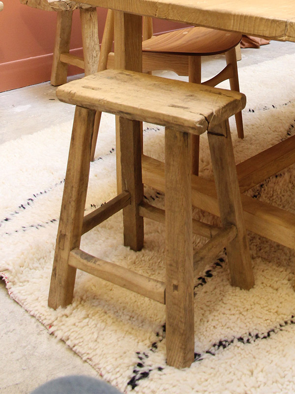 Square-stool-elm-wood
