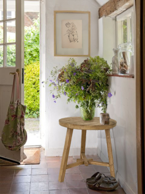 elm-wood-round-table-hallway