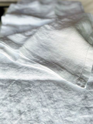 white-linen-tablecloth